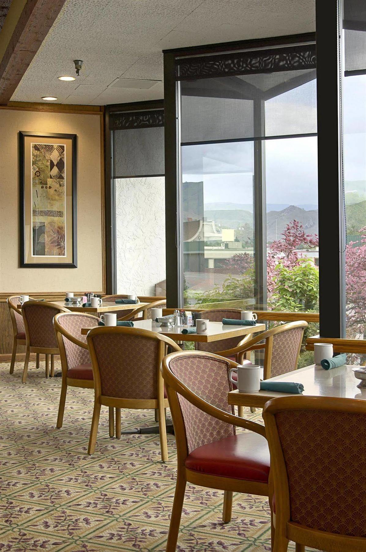 Red Lion Hotel Wenatchee City Center Restaurant photo